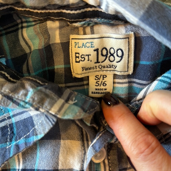 Boys Short Sleeve Collared Button Up Shirts - Picture 6 of 8